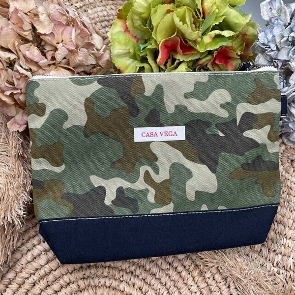 Camouflage clutch