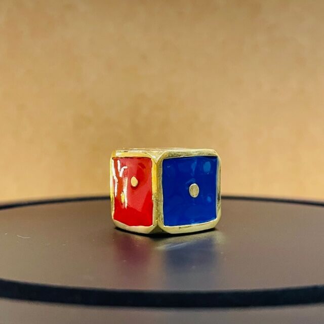 Domino Ring